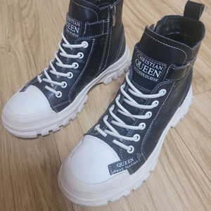 CHRISTIAN QUEEN 블랙 앵클 부츠