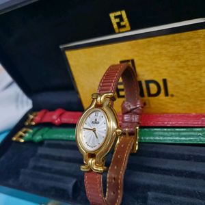 정품 펜디 체인지 벨트 여자시계