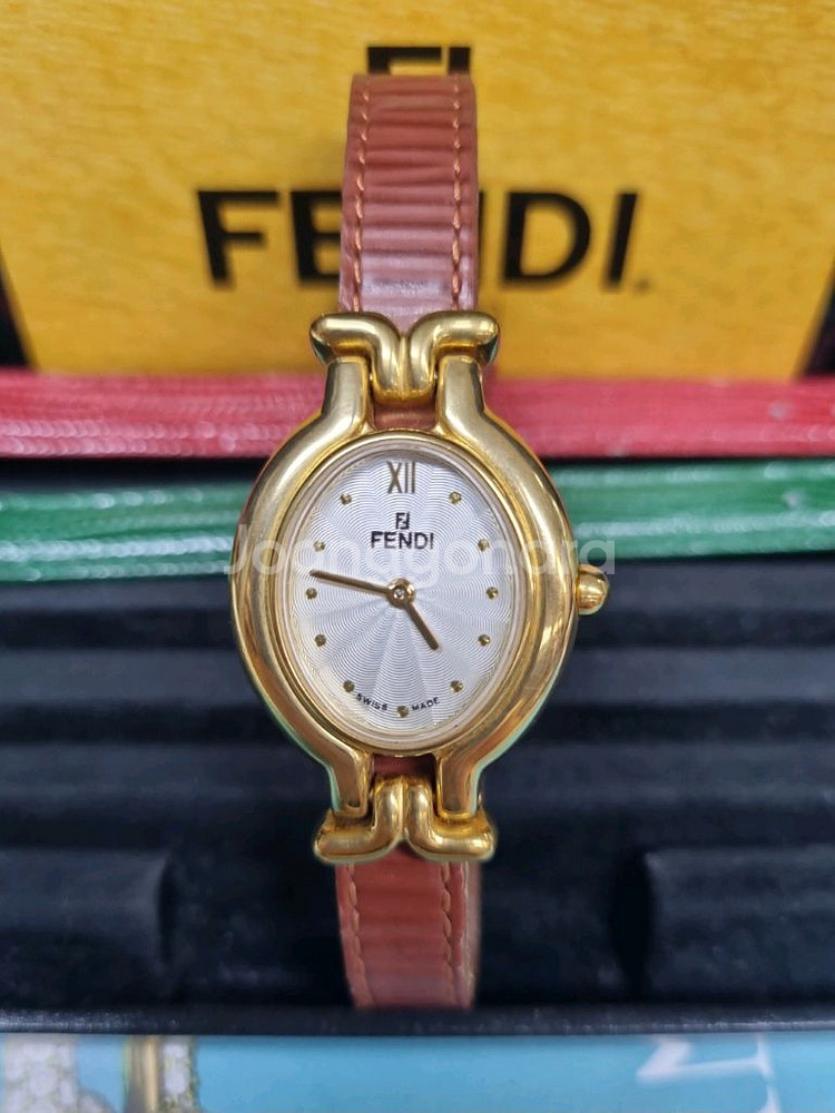 정품 펜디 체인지 벨트 여자시계--1