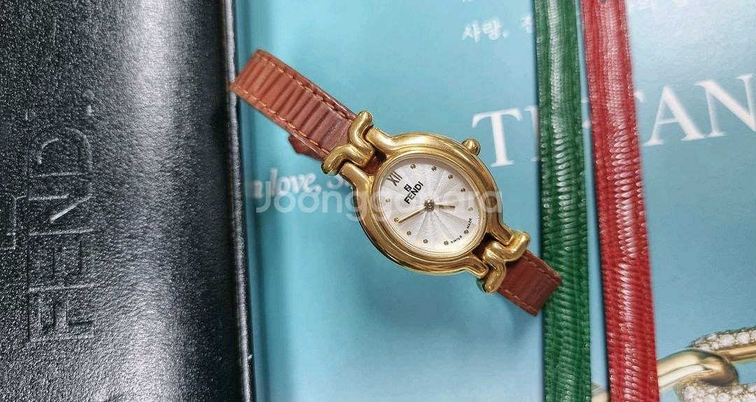 정품 펜디 체인지 벨트 여자시계--4