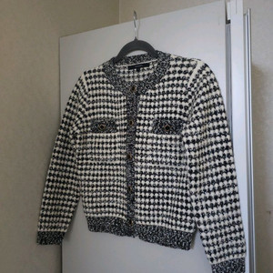 온앤온 아이보리 블랙 트위드 가디건