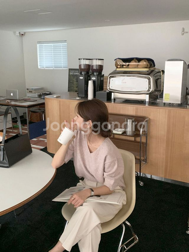 모겐트 킨다베이지 미뉴에트 보카시 반팔 브이넥 니트--4