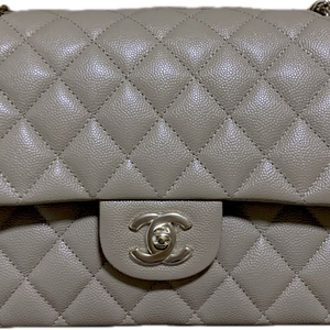 샤넬 클래식 미디움 시즌베이지 새상품