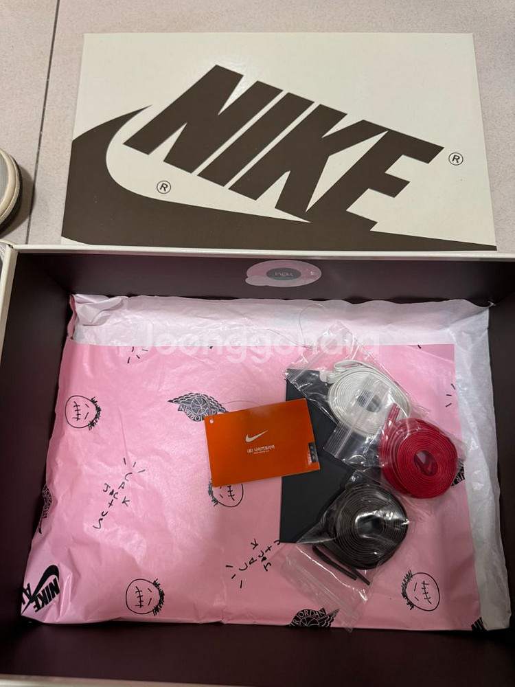 [270] 조던1 트래비스스캇 리버스모카 판매--1