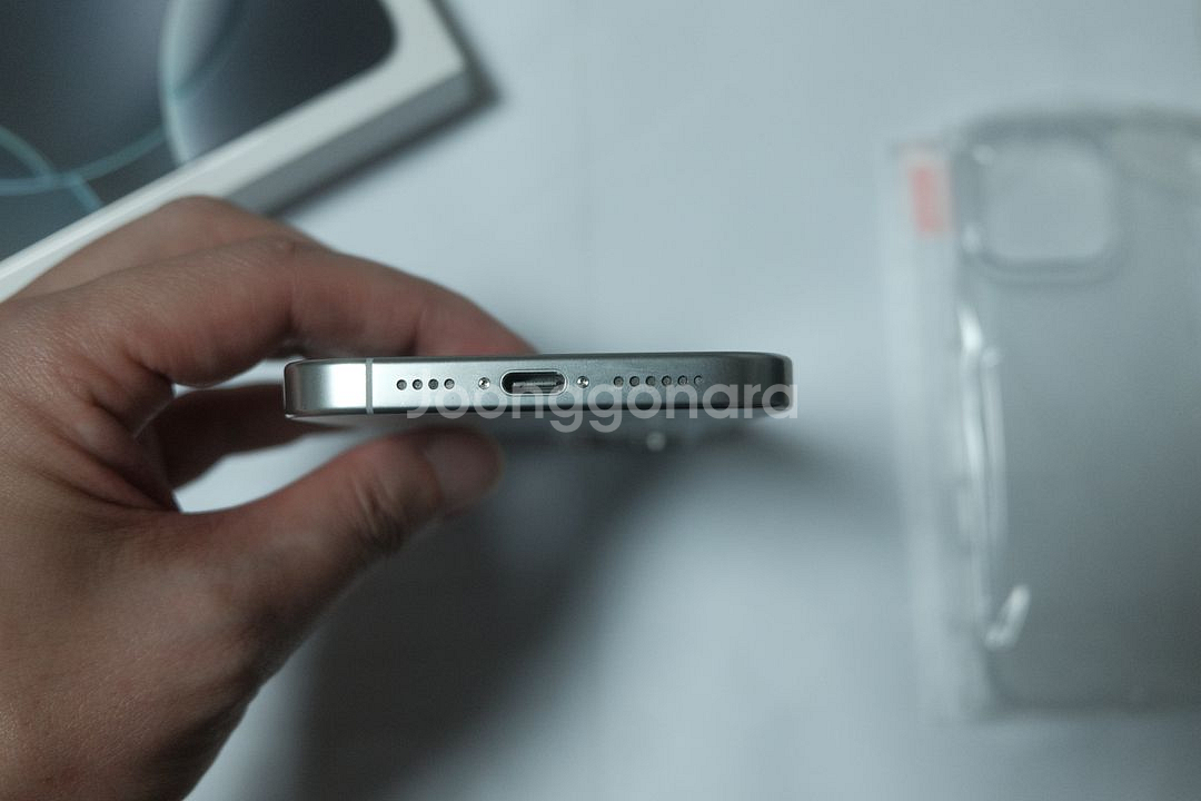 아이폰 16 프로 맥스 화이트 256GB 무음 카메라--3