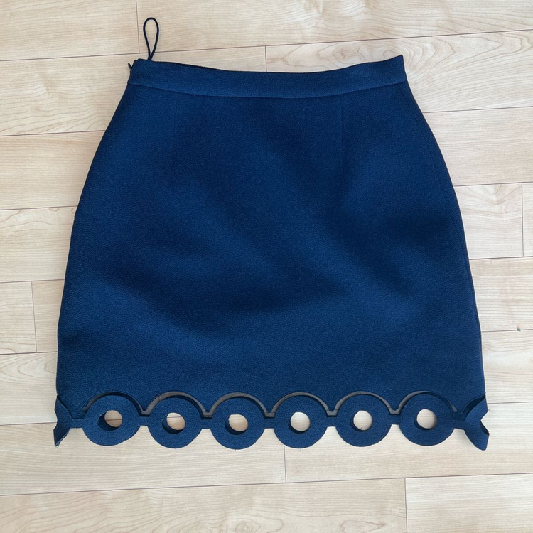 새상품ㅣ까르뱅 레이저컷 스커트--4