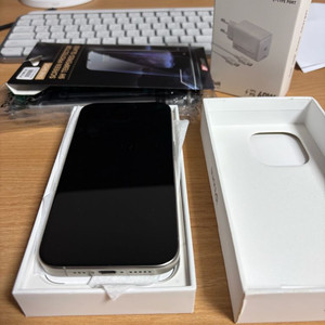아이폰 15 Pro 네츄럴티타늄 애케플 SSS급