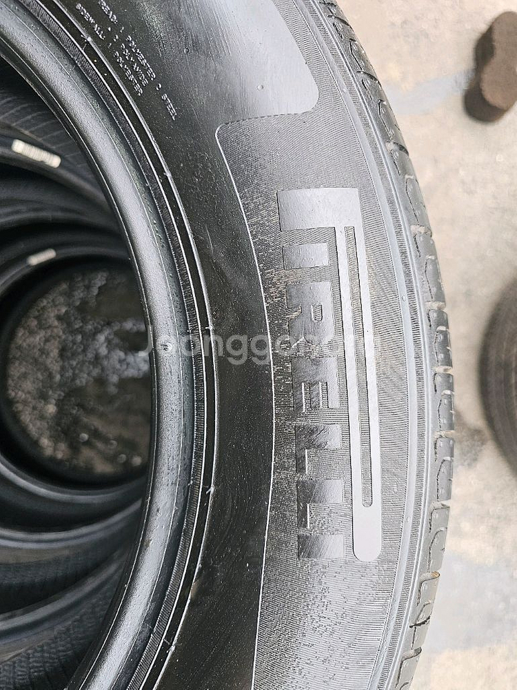215 60 16 피렐리 타이어--1
