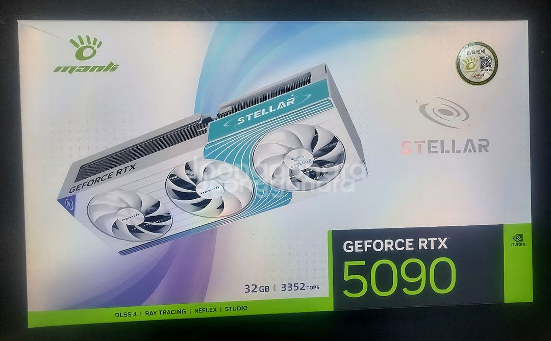 만리 RTX 5090 Stellar 화이트--3