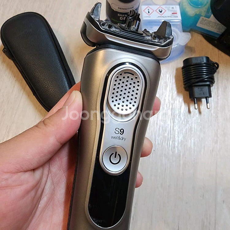 브라운9 전기면도기--1