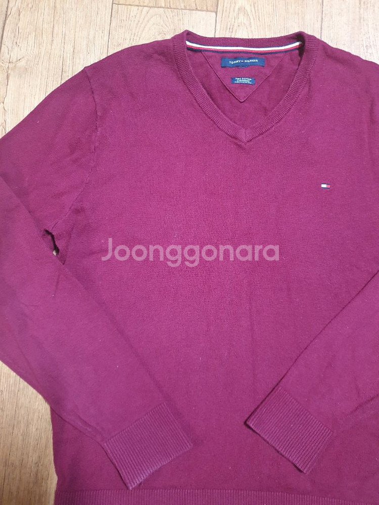 타미힐피거 브이넥 긴팔티 100 사이즈입니다--3