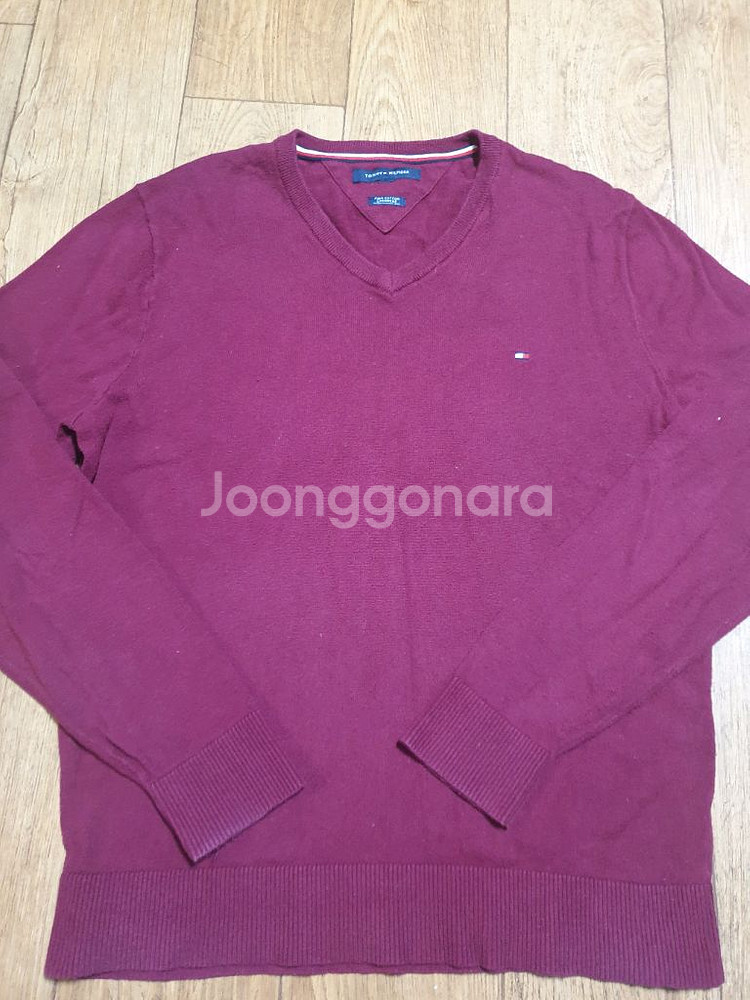 타미힐피거 브이넥 긴팔티 100 사이즈입니다--1