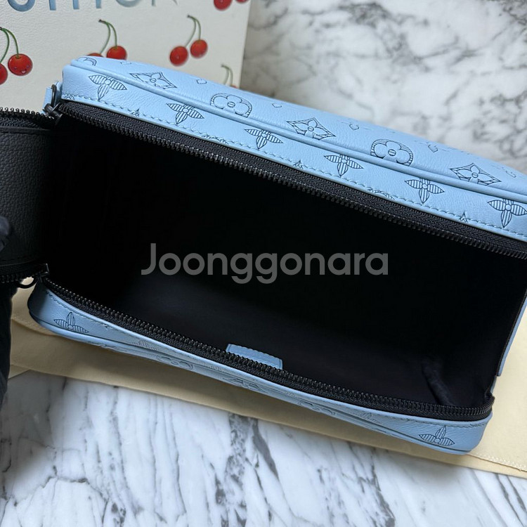 루이비통 이클립스 쉐도우 돕키트 파우치 클러치백--5