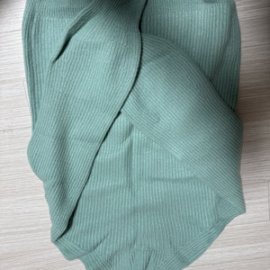 코스모폴리탄줄라이 니트폴라