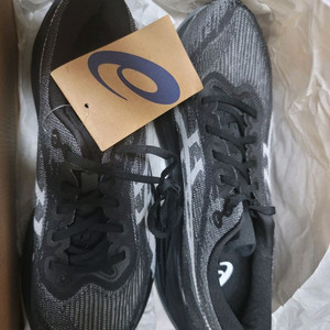 아식스 슈퍼블라스트2 블랙 270 사이즈 팝니다