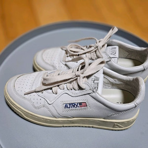 오트리 메달리스트 스니커즈