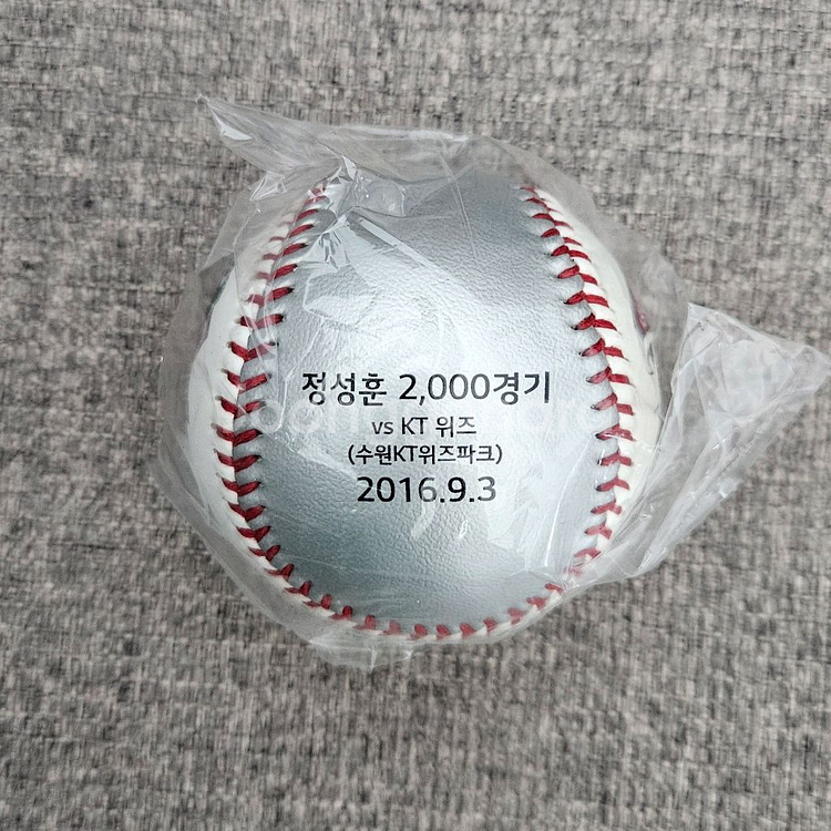 LG트윈스 정성훈 기념구 2종(큐브포함), 야구공--1