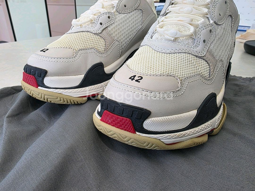 발렌시아가 트리플 S 스니커즈 화이트 색상 42 넘버링--1