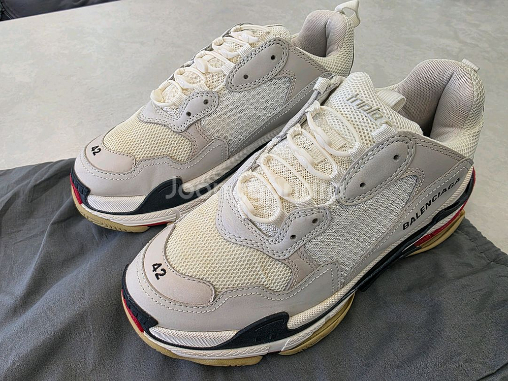 발렌시아가 트리플 S 스니커즈 화이트 색상 42 넘버링--0