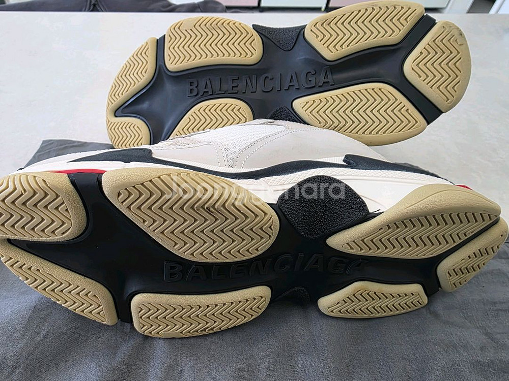 발렌시아가 트리플 S 스니커즈 화이트 색상 42 넘버링--2