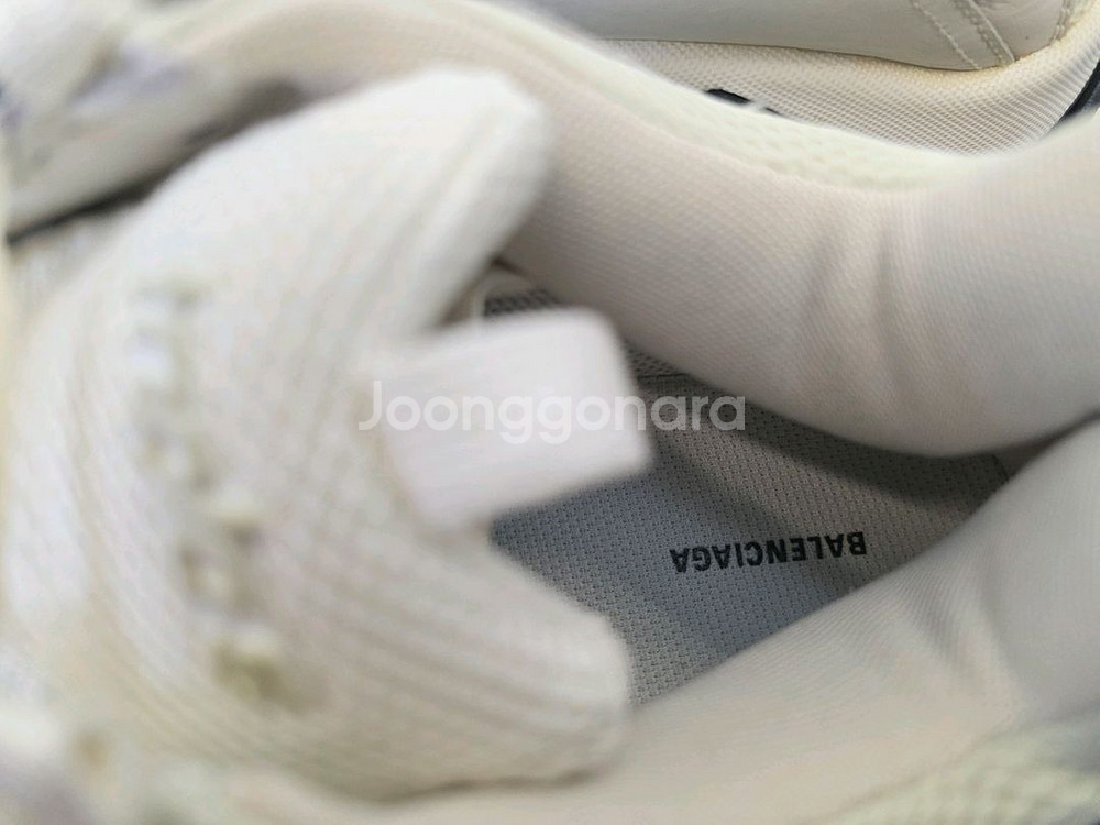 발렌시아가 트리플 S 스니커즈 화이트 색상 42 넘버링--4