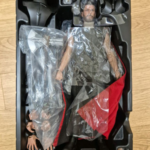 핫토이 인피니티워 토르 + AS토이즈 스톰브레이커