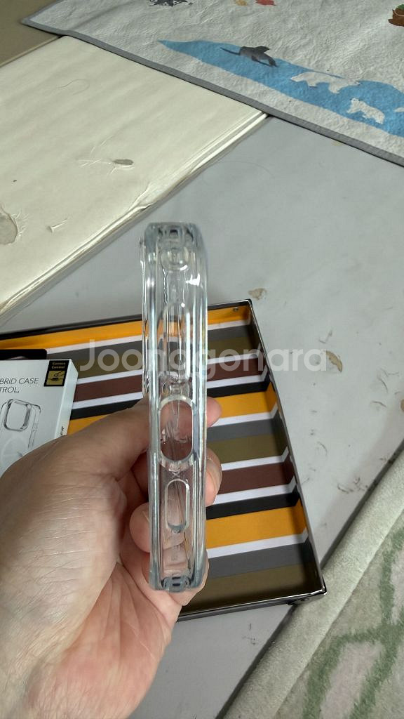 ESR 아이폰16프로맥스 할로락 킥 스탠드케이스 팝니다--6