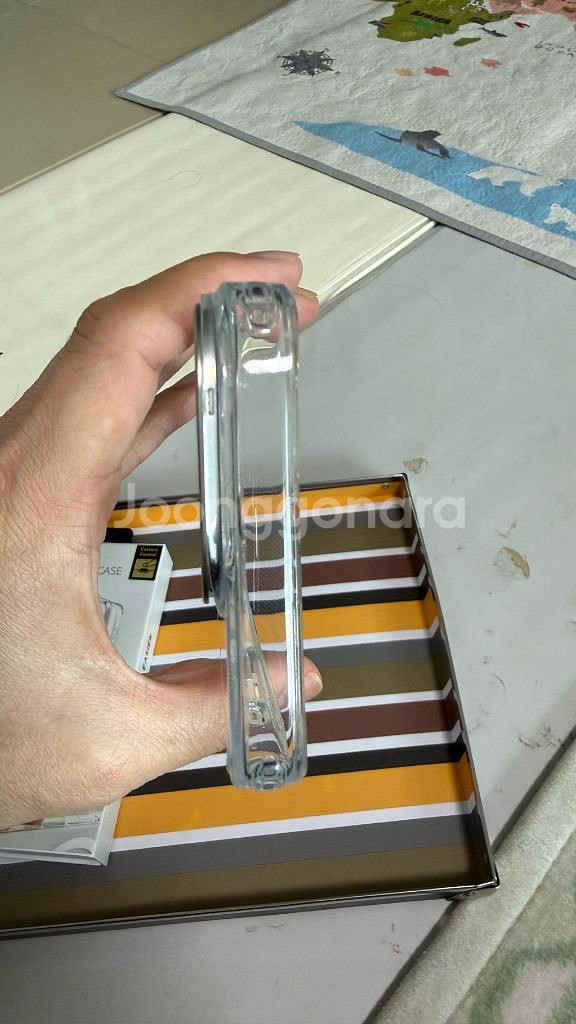 ESR 아이폰16프로맥스 할로락 킥 스탠드케이스 팝니다--4