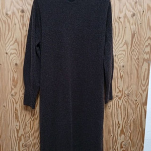 마인 홀가먼트 캐시미어 후드 원피스