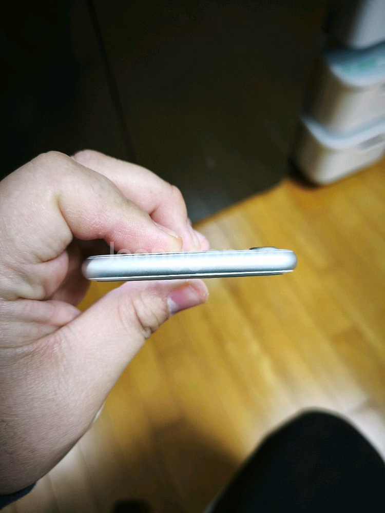 아이폰 8 64g+ 애플워치 se1 a2351--4