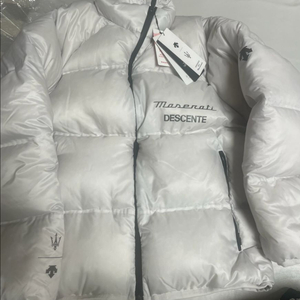 데상트 마세라티 콜라보 패딩(새상품, 한정판)