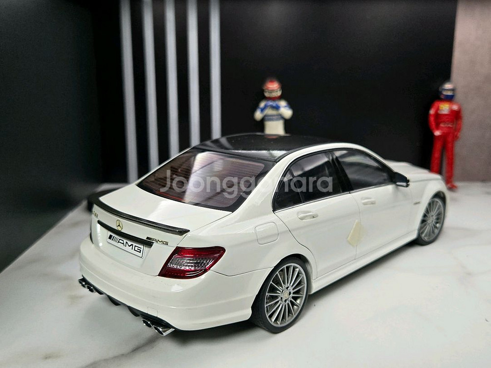 1:18 오토아트 c63 팝니다.--2