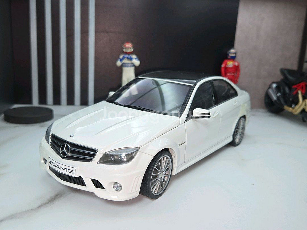 1:18 오토아트 c63 팝니다.--0