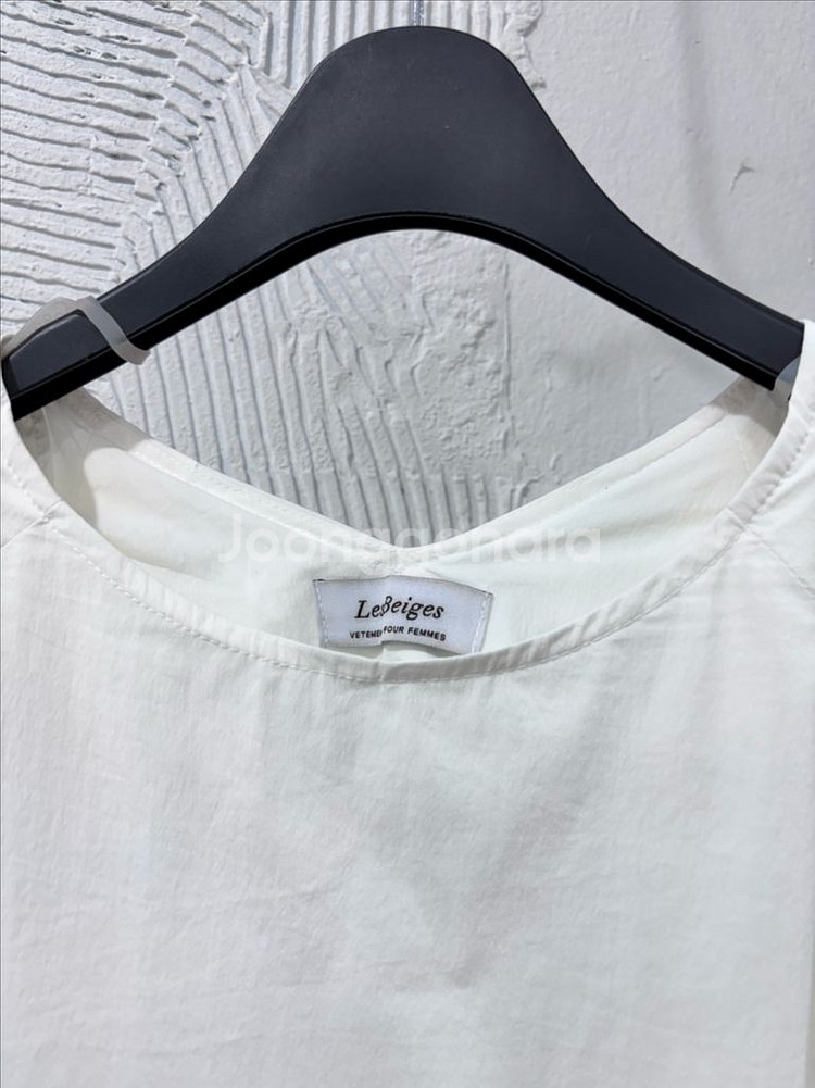 더베이지스 볼륨소매 블라우스--1