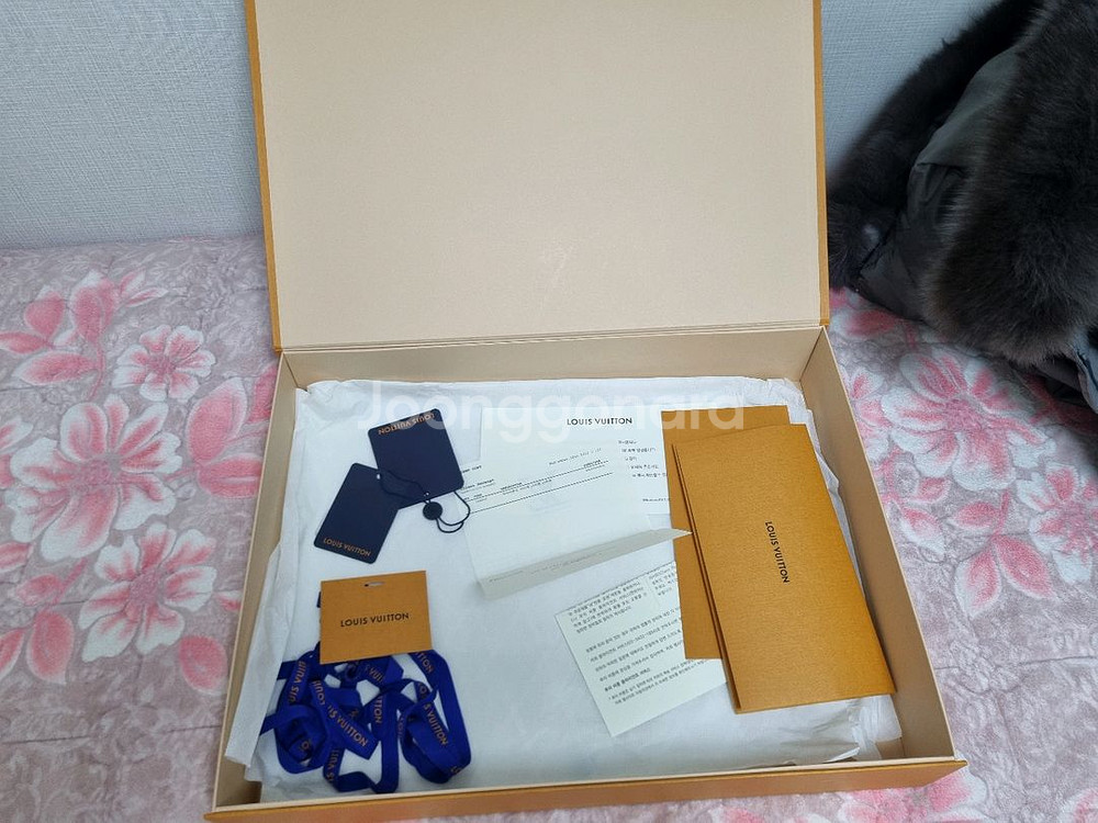 루이비통 맨투맨 (한정판)--1