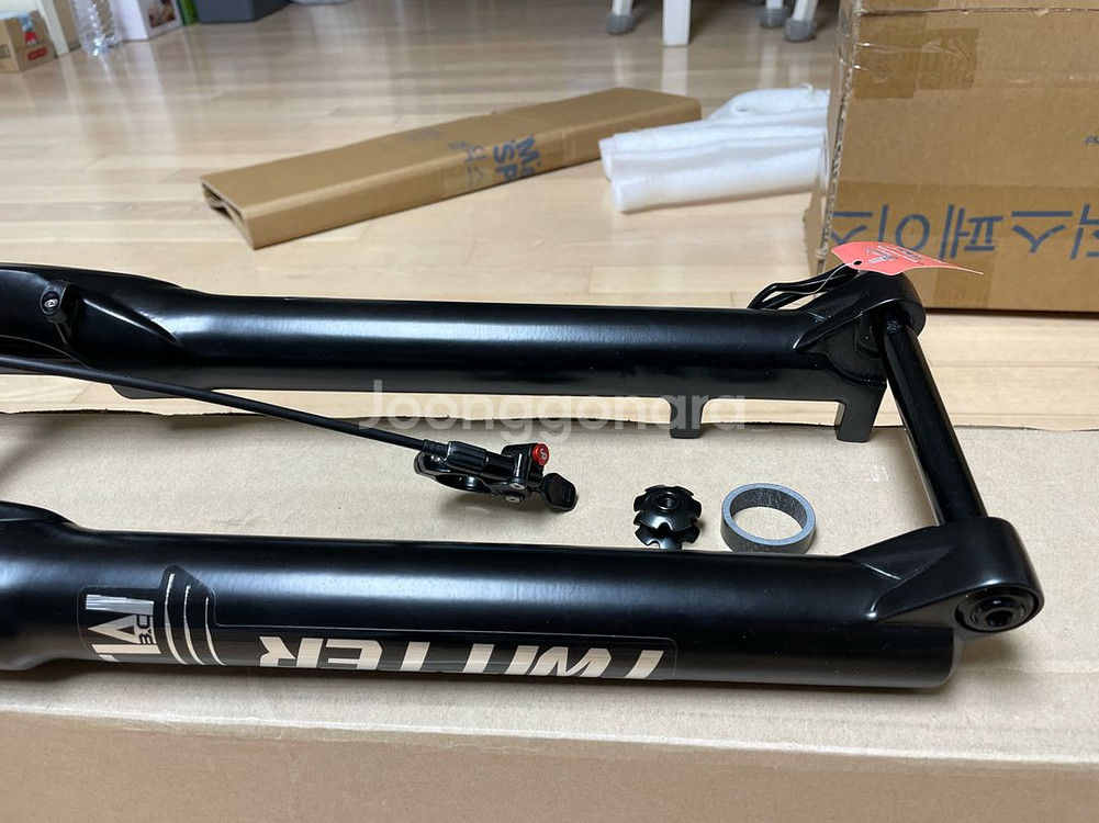 29인치mtb용 에어샥 신품팝니다--1