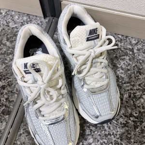 나이키 보메로 5 팝니다