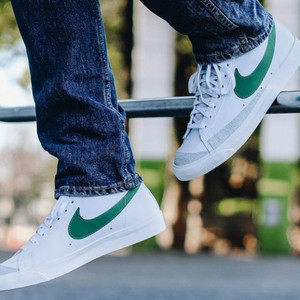 나이키 블레이저 미드 77