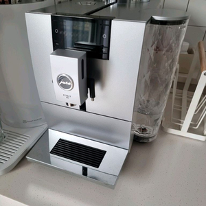 유라 전자동 커피머신 ena8