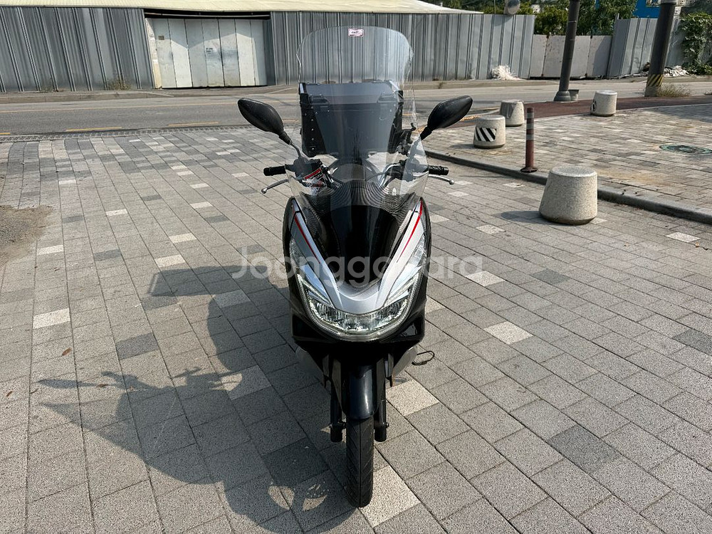 혼다 pcx125 18년 스페셜컬러 판매합니다--3