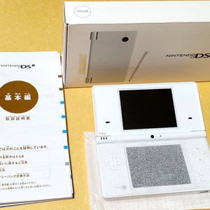 할인가능) 미사용 화이트 dsi 닌텐도 레트로랜드