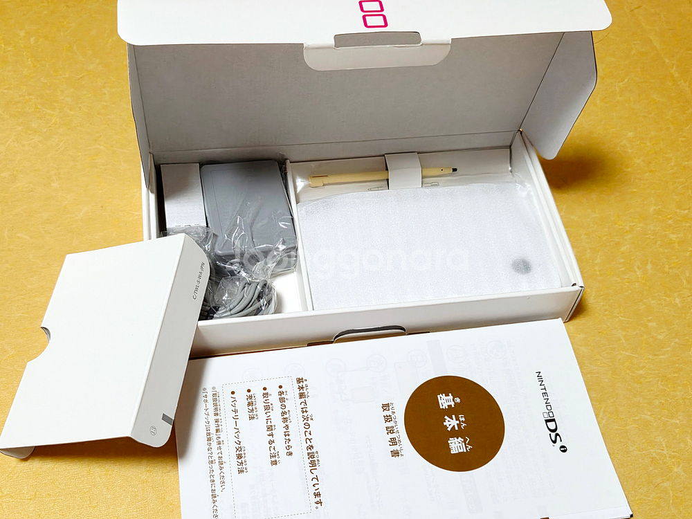 할인가능) 미사용 화이트 dsi 닌텐도 레트로랜드--9