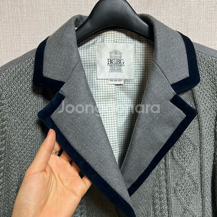 BCBG 유니크 카라 니트자켓(M)--3