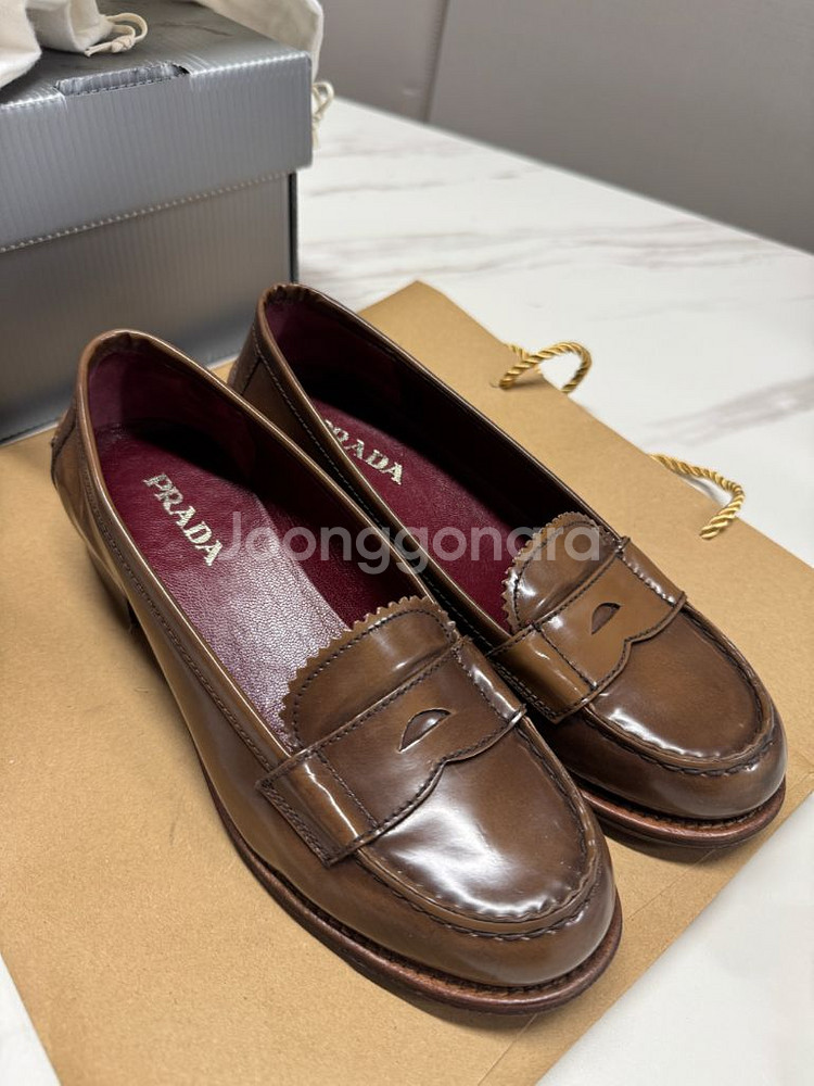 새제품급 프라다 로퍼 프라다구두 명품구두 판매합니다.--1