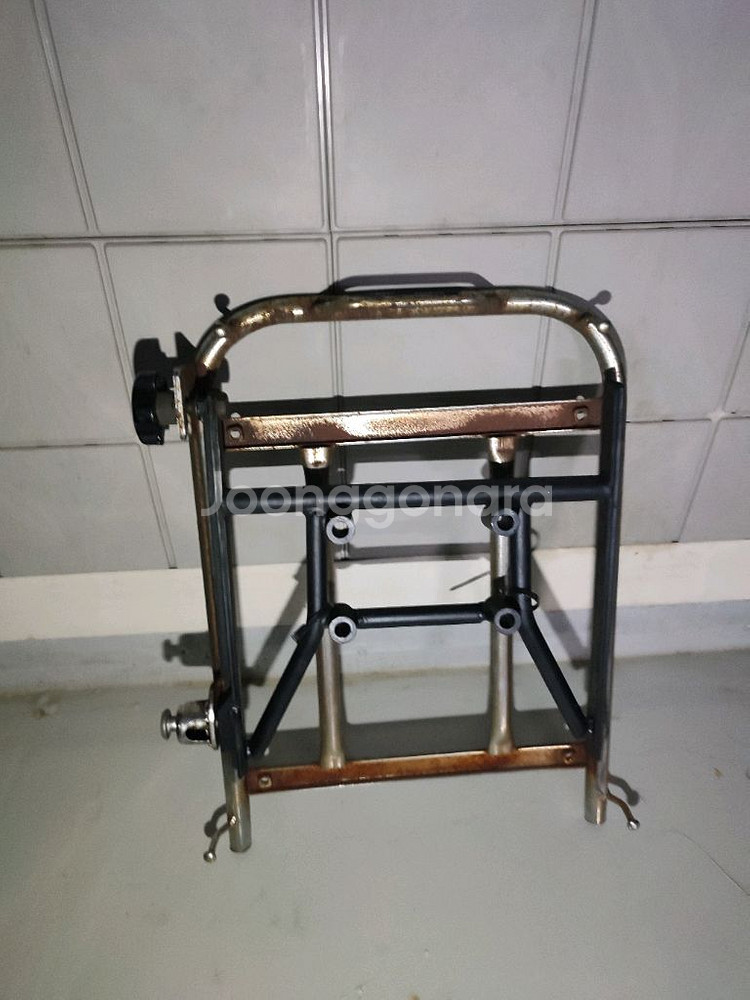 pcx 2022년식에 달려 있던 짐대 + 배달통 팜--4