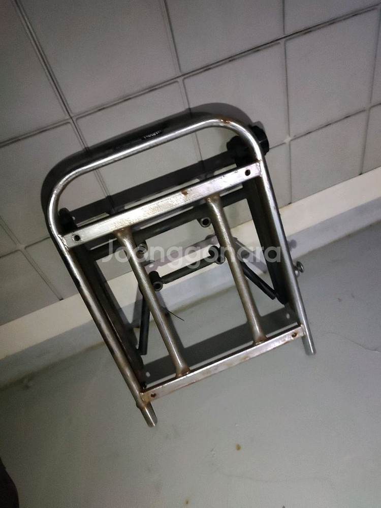 pcx 2022년식에 달려 있던 짐대 + 배달통 팜--3