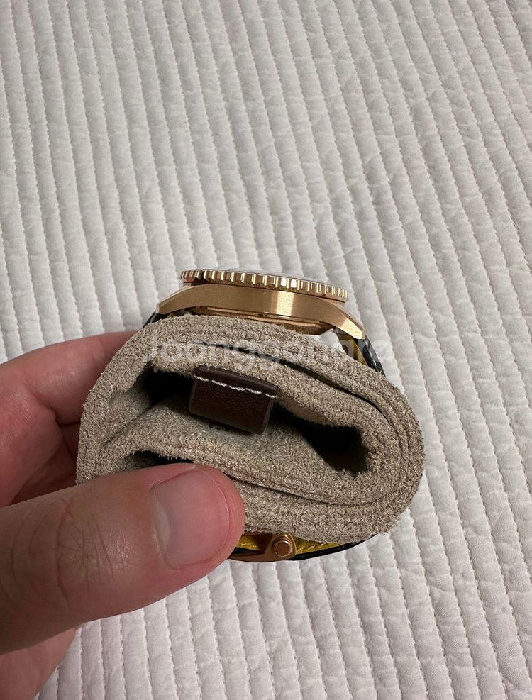 브라이틀링 네비타이머 금통 골드 43 코리아 에디션--4