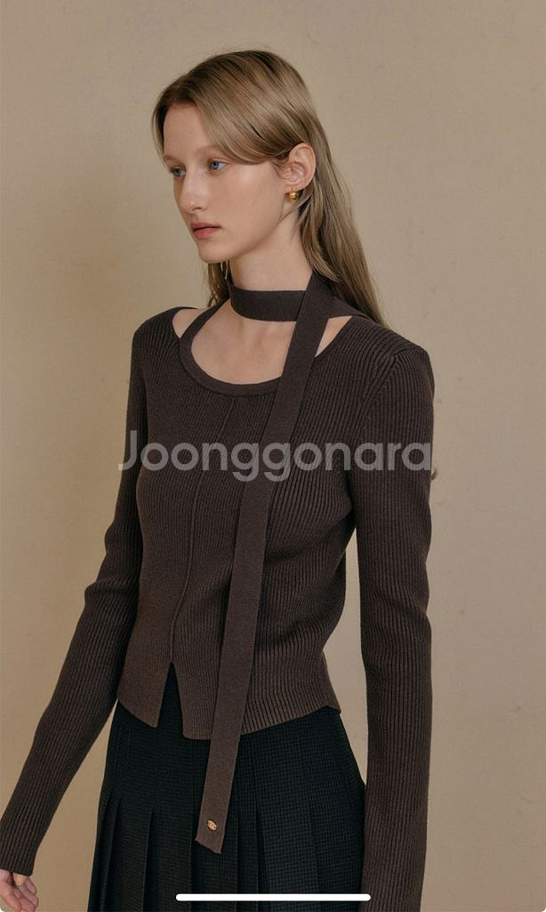 (새상품) 룩캐스트 위트니 컷아웃 니트 탑 브라운 S--4