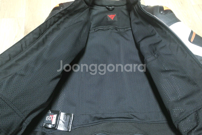 다이네즈 아센 가죽 자켓 60호 -검빨흰---6