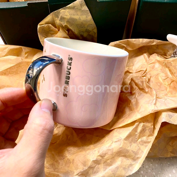 스타벅스 21 뉴이어 핑크+화이트 카우 머그 일괄판매--1